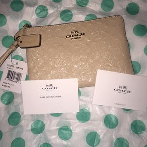 FINAL PRICE SALE🛍NWT coach Wristlet ❤️